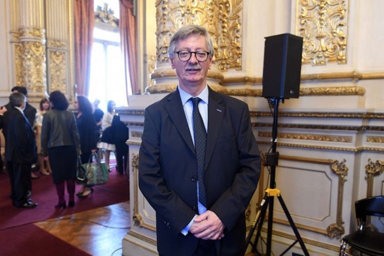 El fiscal que investiga el vacunatorio vip se encuentra entre los funcionarios judiciales intimados por la ANSES