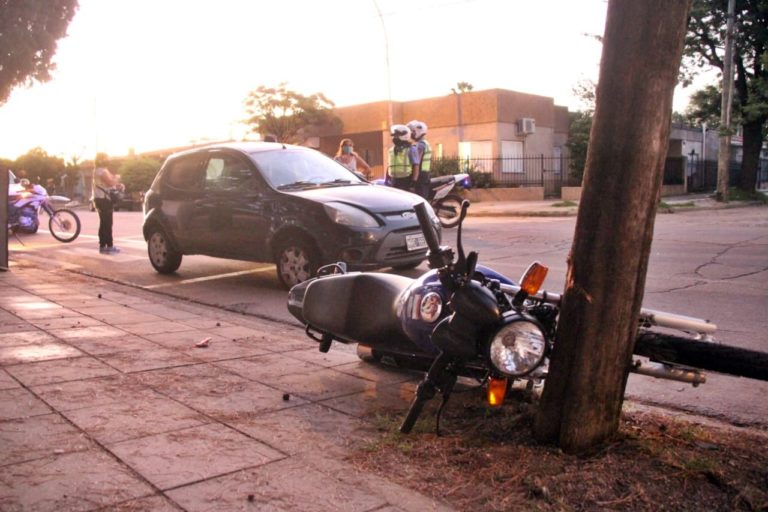 Fuerte accidente frente al Hospital Gobernador Centeno