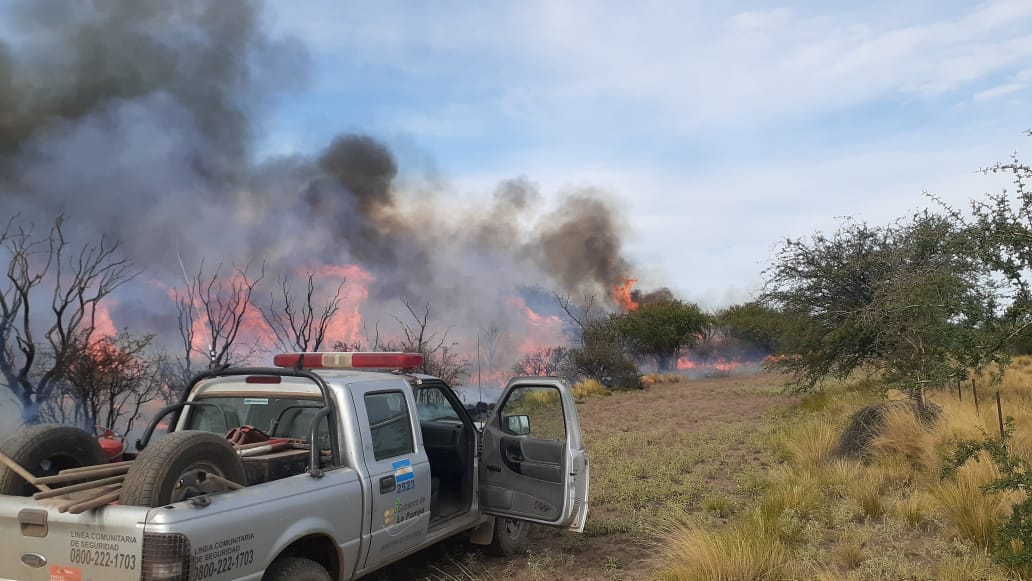 Controlaron un incendio en predio rural cerca del cruce entre Ruta 13 y Ruta 18