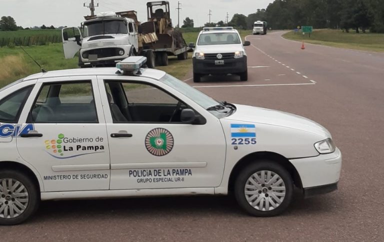 Le habría ofrecido $ 4.000 a efectivo policial para que lo dejara pasar, lo demoraron y retuvieron el vehículo
