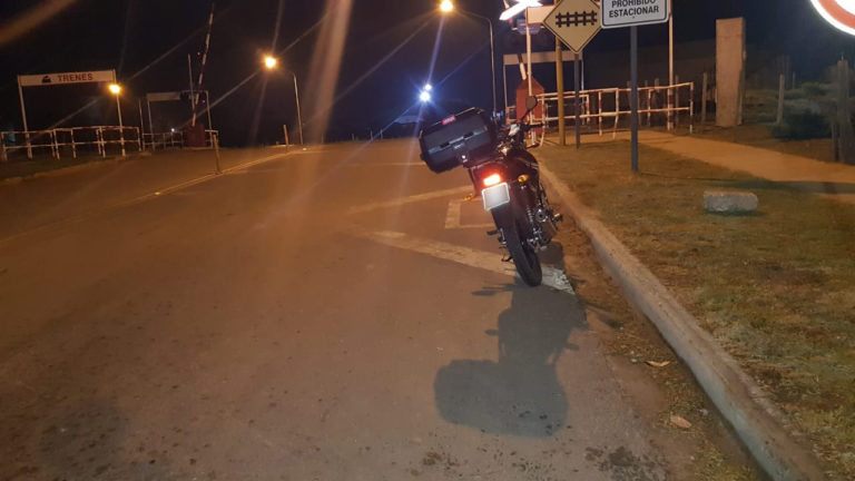 Perdió el control de su moto y terminó hospitalizado