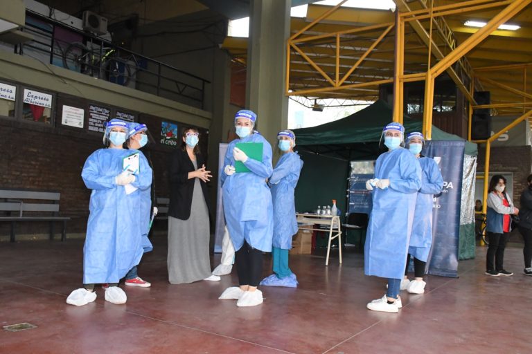 El Ministerio de Salud solicita comunicación ante un caso de COVID detectado en un micro de larga distancia