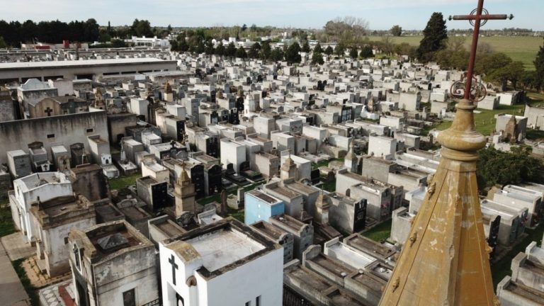 Día de los muertos: el miércoles no será feriado en la administración pública pampeana
