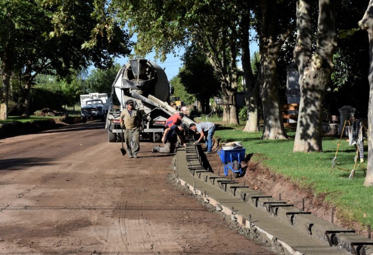 Inició la obra de asfalto y cordón cuneta en calle 119, desde Avenida San Martín hasta calle 10