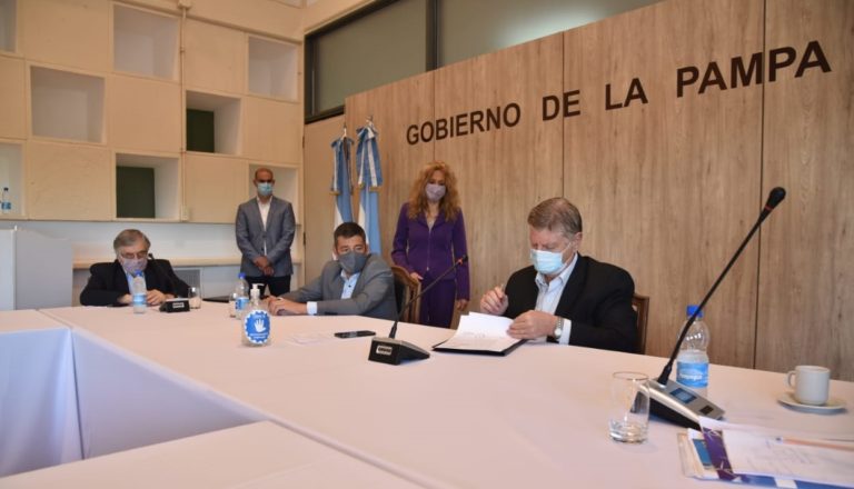 El gobernador Sergio Ziliotto firmó el decreto para la designación de los representantes del Poder Ejecutivo en la Agencia La Pampa de Inversiones y Comercio Exterior
