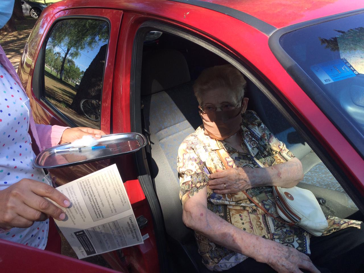 Inició en General Pico la vacunación en mayores de 80 años y docentes de niveles inicial y primario de más de 50 años