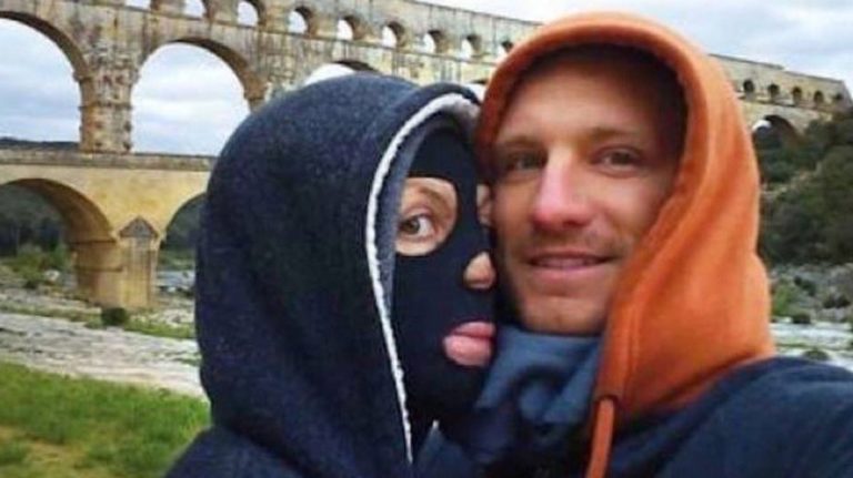 El amor es más fuerte: se quemó el 65% del cuerpo en un incendio forestal en Australia, su pareja la acompañó y formaron una gran familia