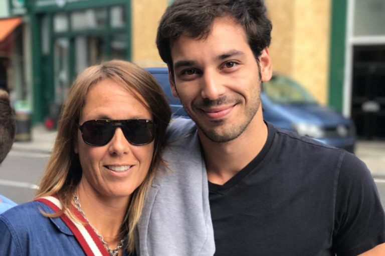 Su hijo se suicidó en Buenos Aires, la autorizó a mostrar su carta de despedida y hoy busca acompañar a otras familias en duelo
