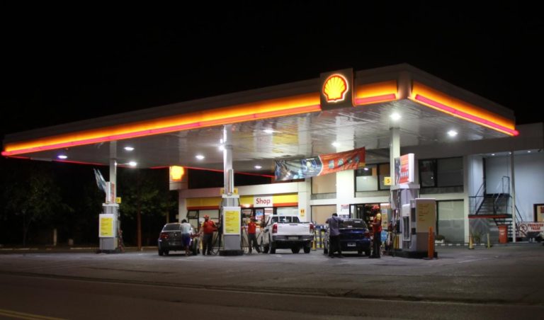 General Pico: Un hombre esperaba para cargar nafta y se le escapó un disparo