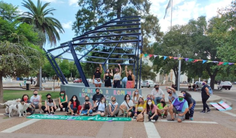Se realizó un “banderazo” por la ley de cupo e inclusión laboral travesti-trans en la plaza San Martín
