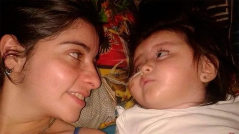 Una enfermera adoptó a una bebé abandonada aunque sabía que moriría: “Te amé como a nadie”