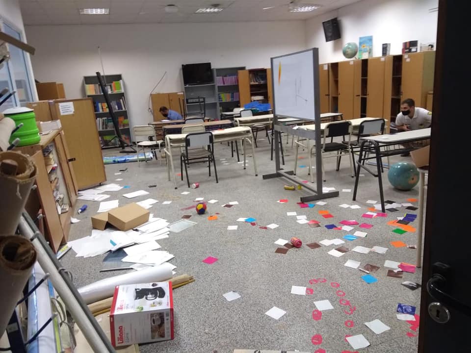BRONCA, TRISTEZA E INDIGNACIÓN: Destrozaron el colegio de la localidad de Anguil