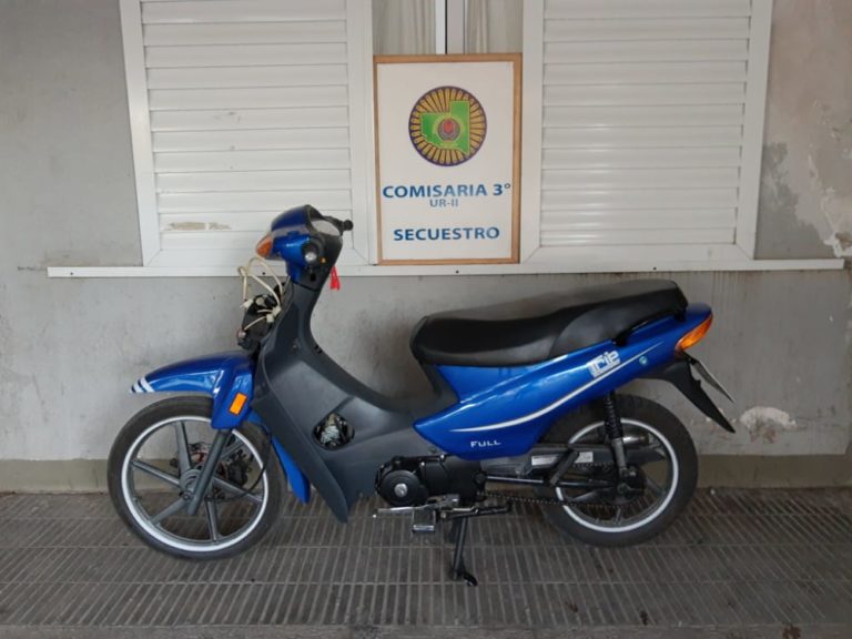 La policía recuperó una moto que había sido robada y demoró a un menor que sería el autor del hecho