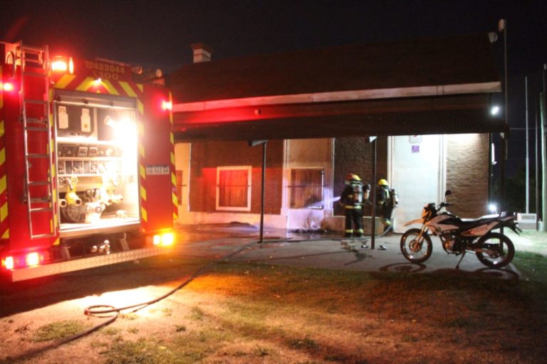 Bomberos contuvieron rápidamente un incendio que tuvo lugar en la Secretaría de Ambiente y Servicios Públicos