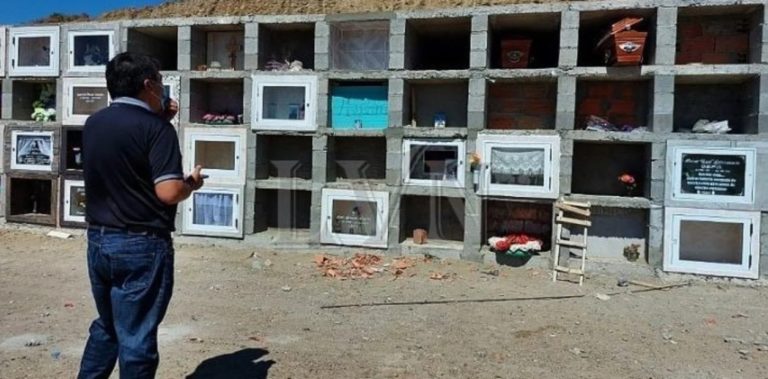 Caleta Olivia: borrachos, abrieron un ataúd en el cementerio para “darle el último adiós” a un familiar fallecido por Covid