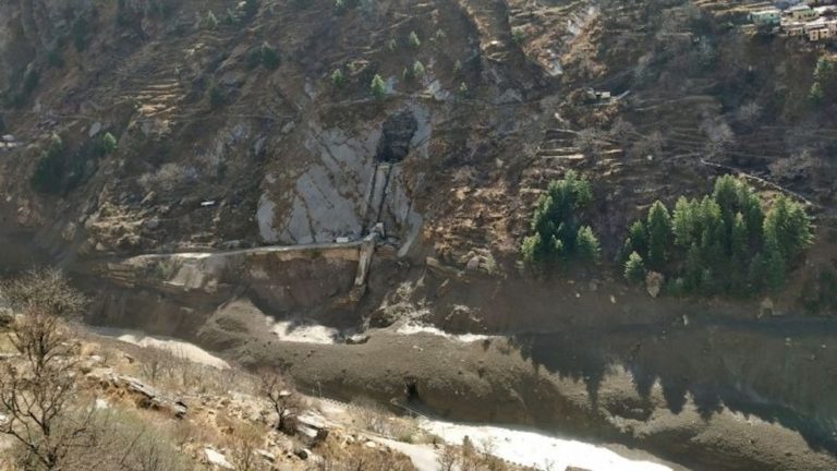 Tragedia en el Himalaya: el desprendimiento de un glaciar provocó la muerte de al menos 9 personas