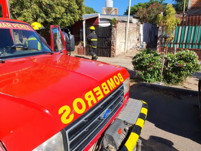 Bomberos trabajó en un principio de incendio en el lavadero de una vivienda