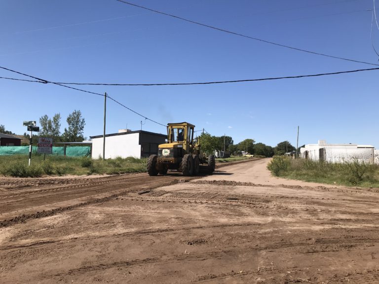 Realizan mantenimiento de calles en Barrio Sur de General Pico