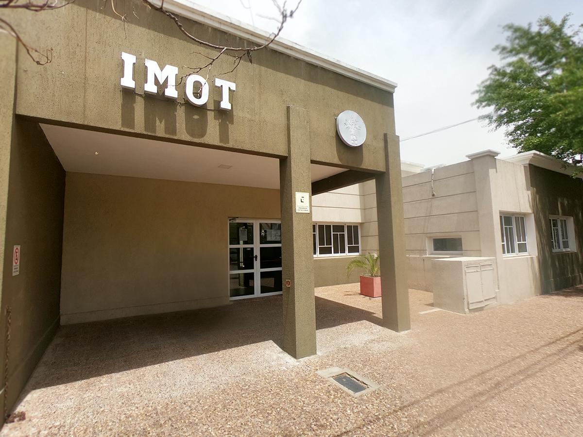 Tras 30 años de trabajo en la ciudad y 26 años en el edificio ubicado en la calle 5, el IMOT cierra sus puertas: “Fue el sueño de unos pocos que por suerte duró”, indicó el Dr. Rubén Cuadrelli