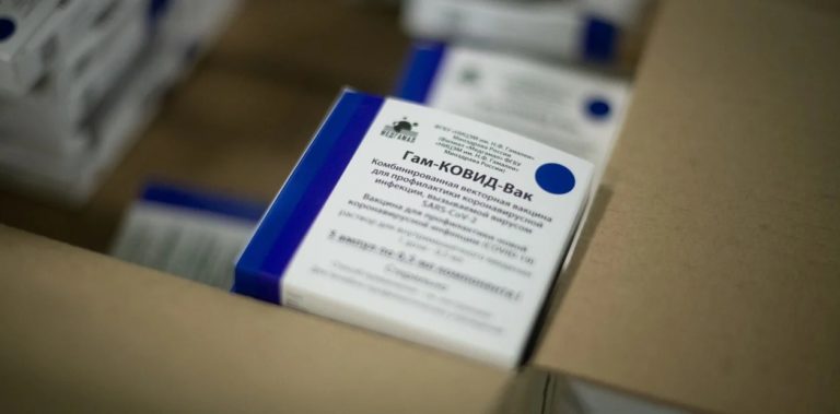 Coronavirus: el laboratorio Richmond firmó un acuerdo para fabricar la vacuna Sputnik V en Argentina