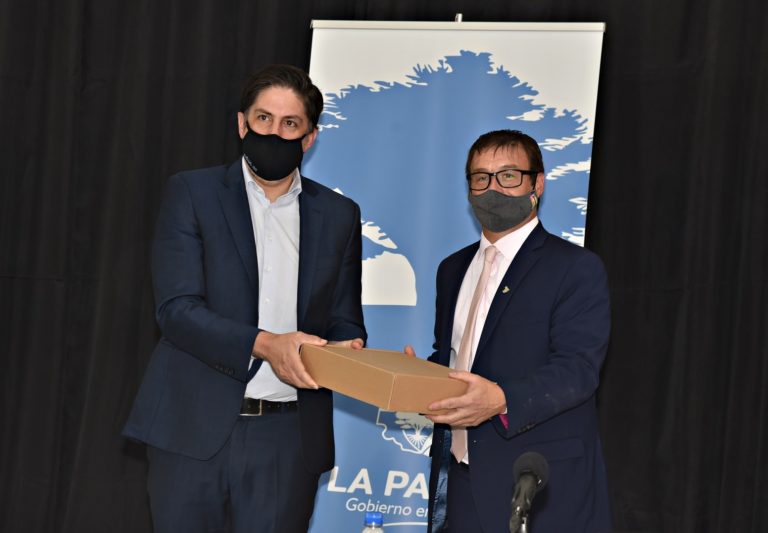 El ministro Trotta confirmó que Nación enviará 200 Notebooks para la revinculación educativa con estudiantes en el programa ‘Puentes de Igualdad’