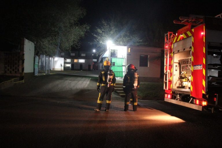 Una dotación de bomberos acudió al Frigorífico Patagonia Meat por un principio de incendio en una de las cámaras de frío