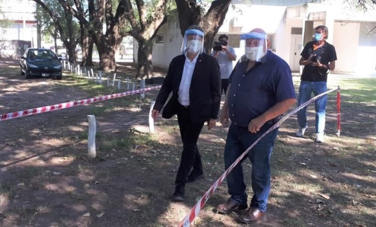 Con la visita del rector Oscar Alpa, los estudiantes de la Facultad de Veterinarias retomaron las actividades presenciales