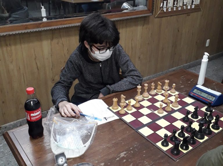 El pampeano Joaquín Llanos se consagró como único puntero en el Abierto de Ajedrez de Verano