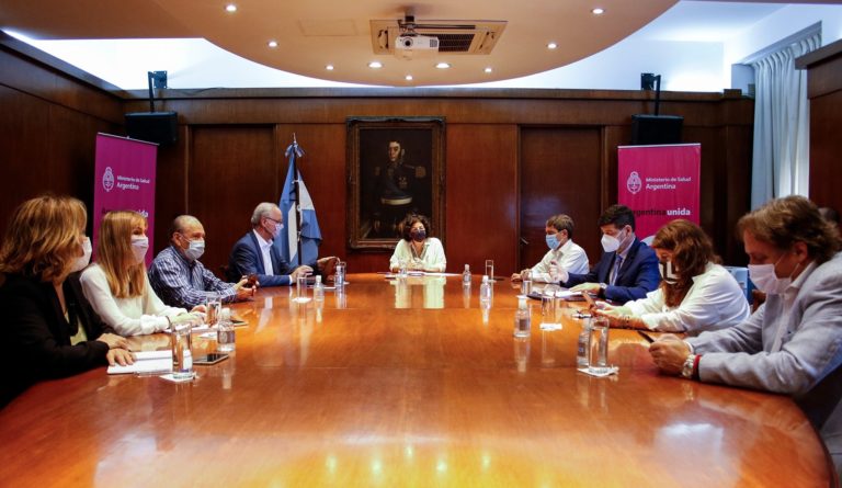 COVID-19: Carla Vizzotti y ministros de Salud de todo el país, entre los que estuvo Mario Kohan, acordaron diferir la aplicación de las segundas dosis de vacunas