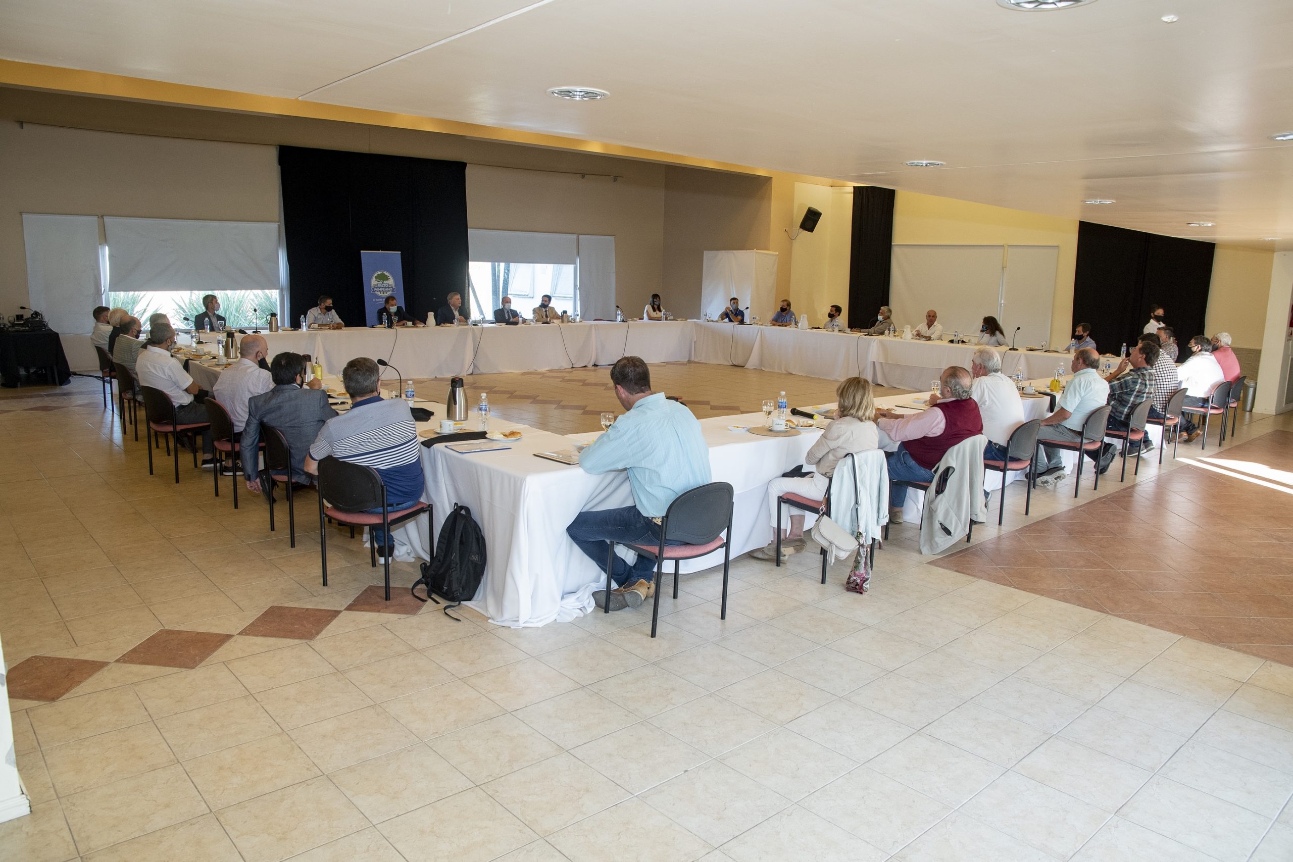 Desde la Cámara de Comercio piquense destacaron la reunión que mantuvieron con el gobernador: «es una necesidad imperiosa que el sector público pueda escuchar al sector privado»