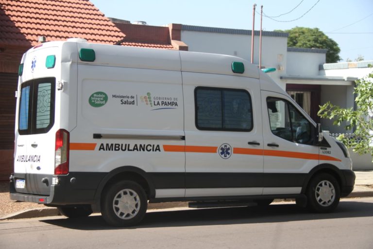 El hombre que circuló desnudo por el centro piquense continúa en estado crítico en la UTI del Centeno