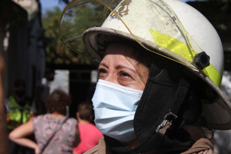 “El incendio estaba generalizado y los daños en el interior del galpón fueron totales” informó Ana Pinilla de Bomberos Voluntarios