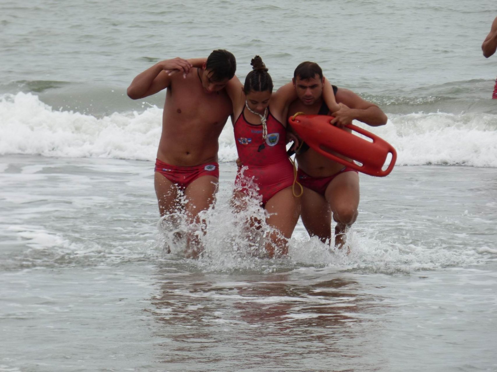 Aspirantes a guardavidas finalizaron ejercitaciones en aguas abiertas de Pehuen Có