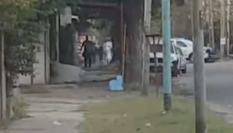 Video: tras asesinar a un empleado municipal y herir a un vecino en Rafael Calzada, reventó garrafas para hacer volar su propia casa