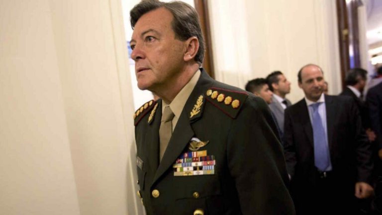 Una banda armada asaltó al ex jefe del Ejército César Milani en su casa de San Isidro