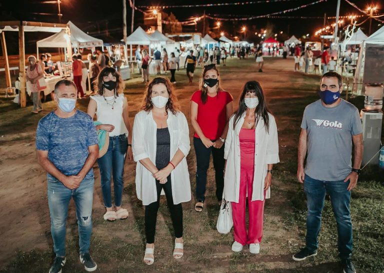“Esta es la nueva realidad que nos toca vivir, volvemos a organizar estos eventos que estaban condicionados por la pandemia”, comentó Alonso por la feria de artesanos