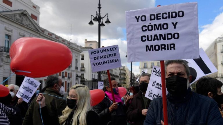 España legaliza la eutanasia y el suicidio asistido