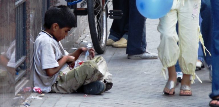 México: tiene 12 años, su mamá le cobraba alquiler y como no llegó a pagarle lo echó de la casa
