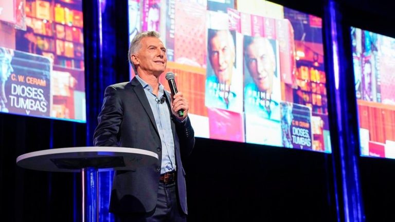 Mauricio Macri presentó su libro en tono de campaña: “Vamos a volver al poder para ayudar a que la gente viva mejor”