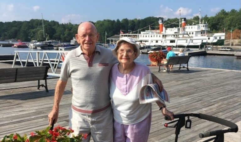 Canadá: tiene 95 años, recibió una sobredosis de la vacuna contra el coronavirus y quedó totalmente paralizada