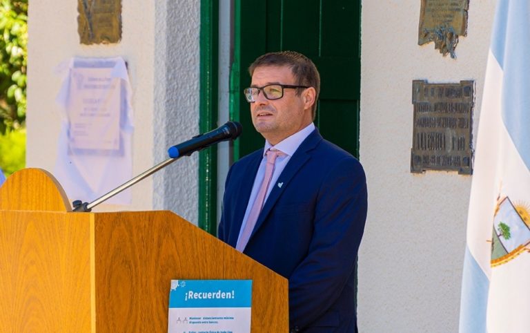 El ministro Maccione aseguró que “hoy hay que volver a aprender a habitar la escuela”