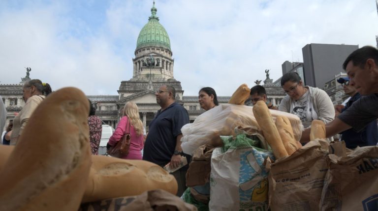 Buenos Aires: panaderos regalarán pan en Plaza Once en reclamo por el aumento de materias primas