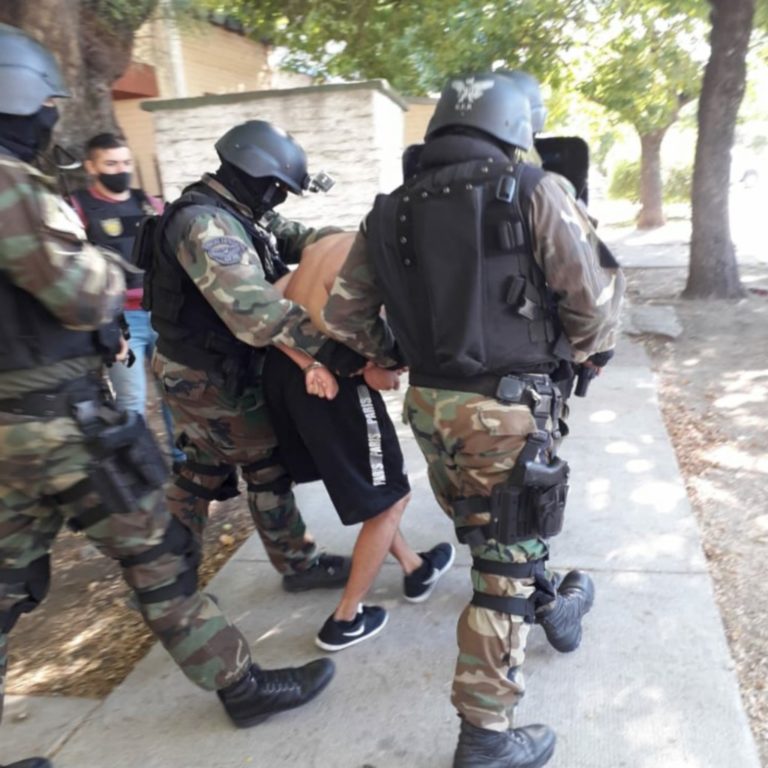 La policía realizaba un allanamiento en barrio Malvinas por el robo a una vivienda y encontró animales en cautiverio