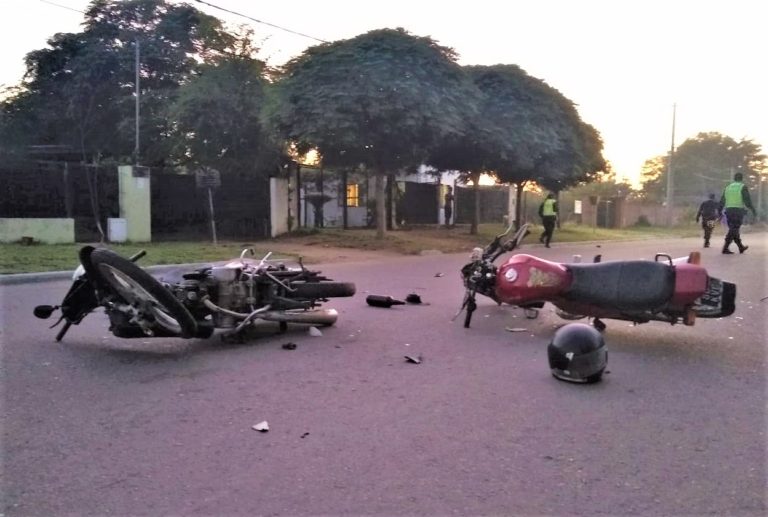 Choque de motos en la madrugada dejó como saldo dos personas hospitalizadas