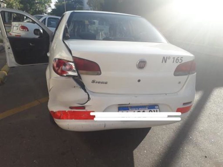 General Pico: Chocó un remis estacionado, se dio a la fuga y ahora buscan al responsable que conducía un Bora azul que quedó registrado en las cámaras de seguridad