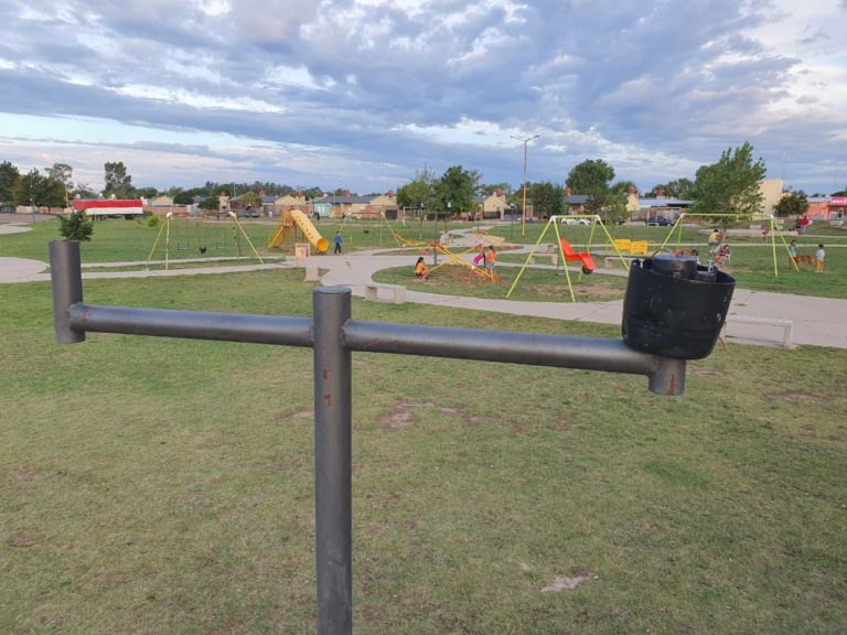 Las tristes e indignantes imágenes de una plaza vandalizada a solo 3 años de inaugurada en General Pico