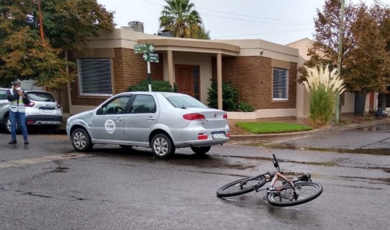 Fuerte choque en calle 105 y 22: Una ciclista menor de edad fue asistida y trasladada al Hospital