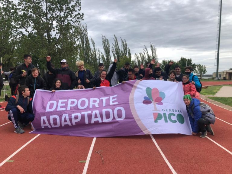 Más de veinte jóvenes piquenses de deporte adaptado en atletismo viajaron a Santa Rosa