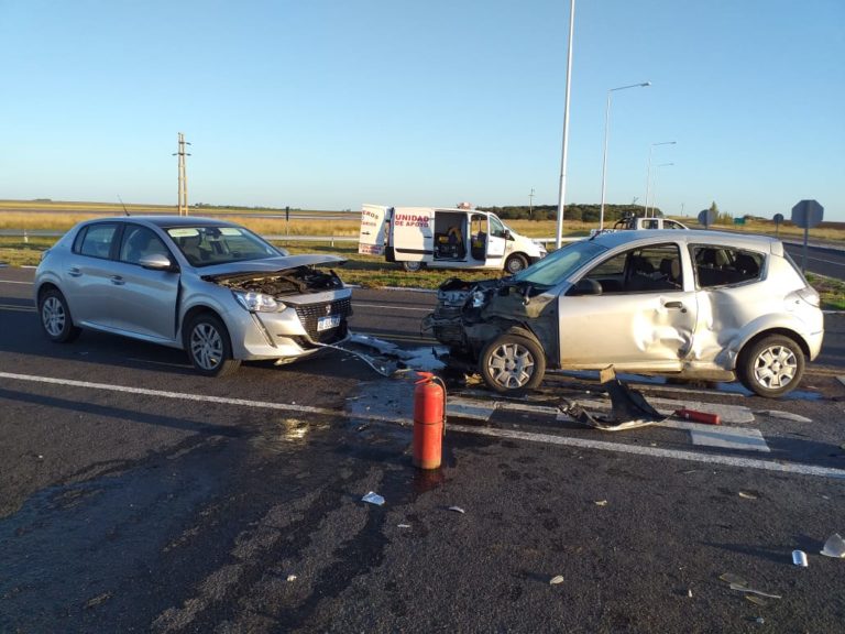 Triple choque en Ruta 10: En uno de los vehículos se trasladaban dos piquenses