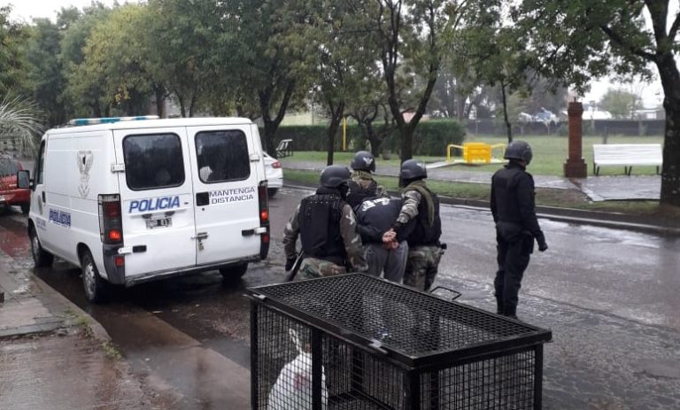Realizan allanamientos por amenazas con arma de fuego y detienen a una persona